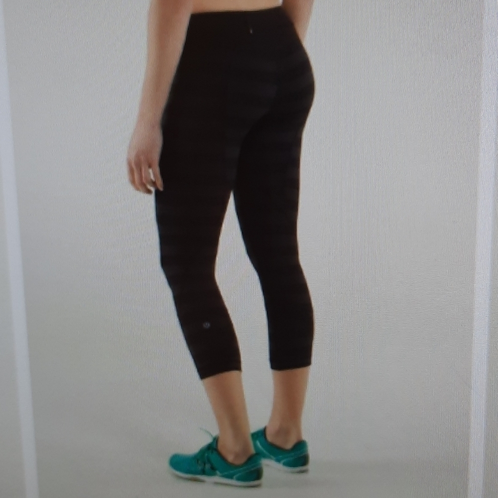 Lululemon Run Inspire Crop II Black Gray Cyber Stripe Mesh Leggings Size 4